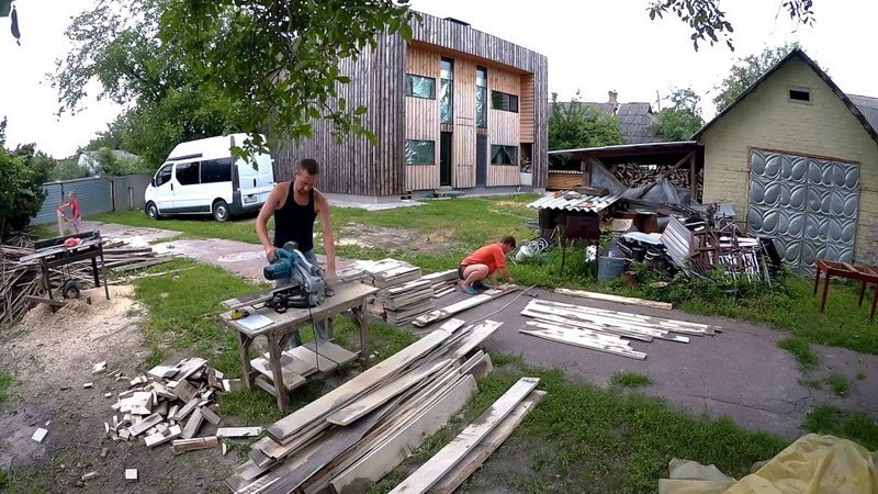 Мы превратили эту доску в обрезную и напилили все заготовки. Мы превратили эту доску в обрезную и напилили все заготовки.