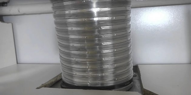 Проложите воздуховод из алюминиевой гофры Установка вытяжки на кухне: проложите воздуховод