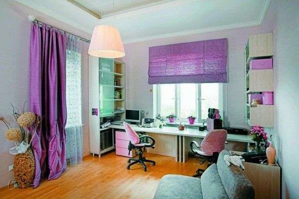 фиолетовые шторы и фиолетовые жалюзи в интерьере гостиной
