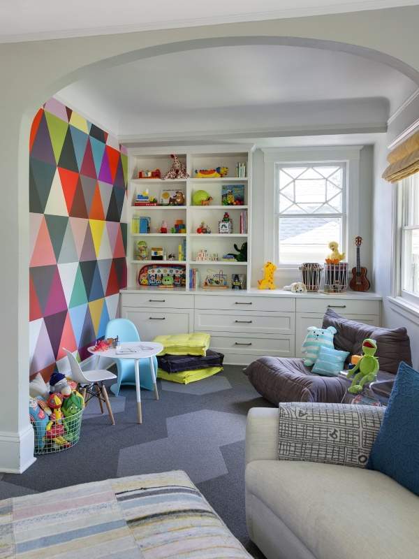Красочный дизайн детской комнаты в ярких тонах