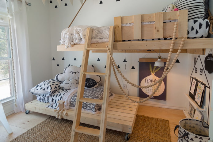 деревянная кровать в скандинавском стиле