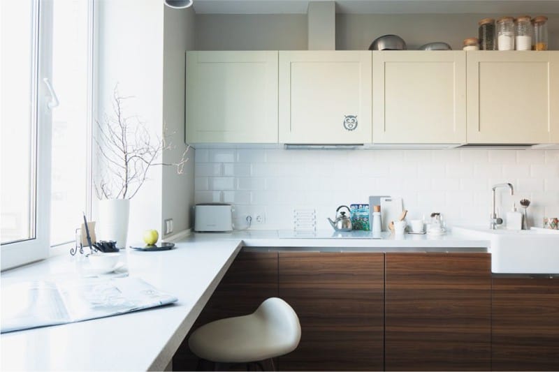 Кухонный гарнитур из МДФ с имитацией рамочных деревянных фасадов