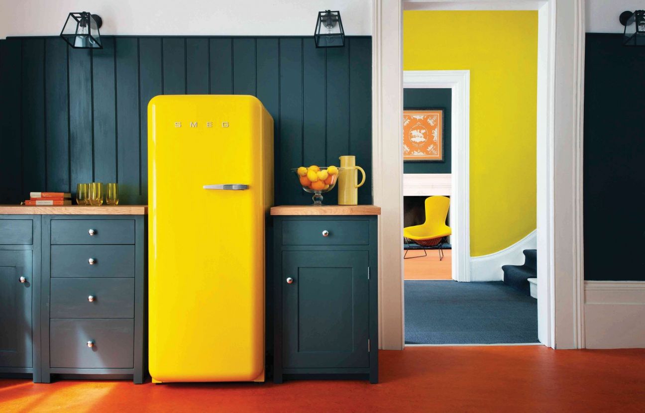 холодильник желтого цвета