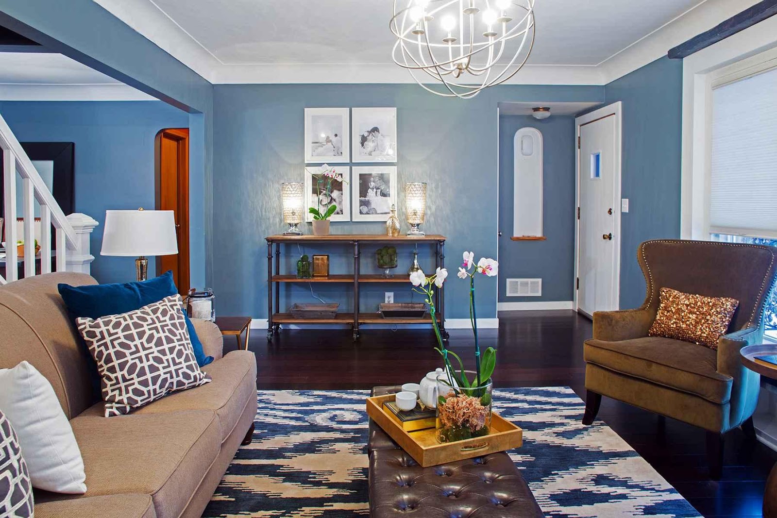 гостиная комната в голубых тонах идеи фото