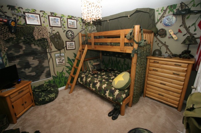 комната в военном стиле