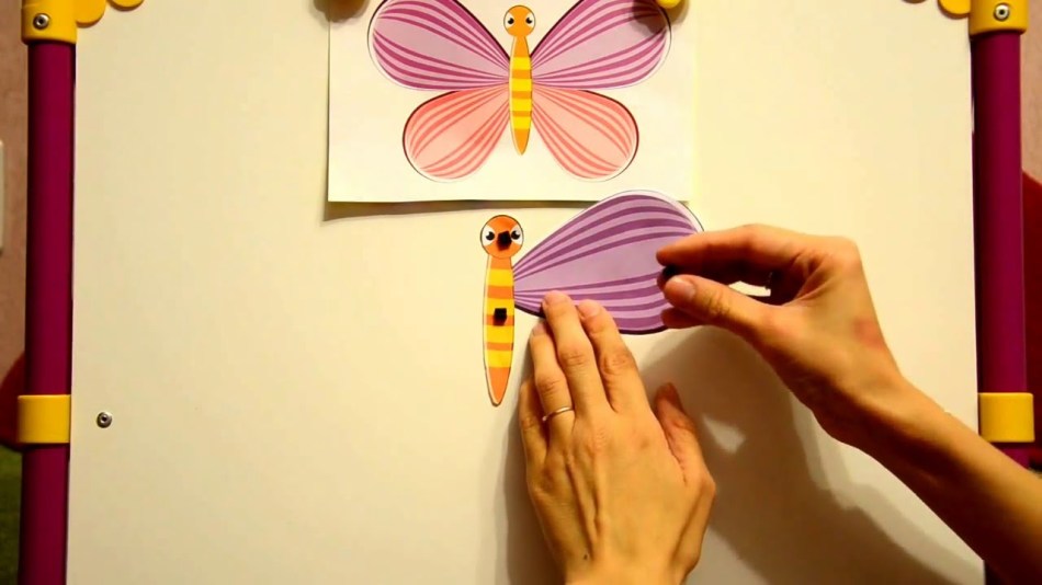 Как сделать аппликацию бабочку из бумаги?