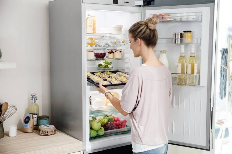 Цикличность работы включённых холодильников разных моделей