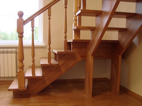 Комплектующие для лестниц из дерева должны быть изготовлены из качественной древесины
