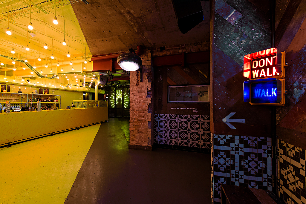 Потрясающий дизайн клуба-ресторана Matchbox Bar