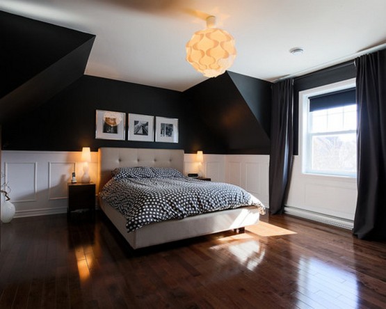 черныая римская штора в спальне с черными обоями