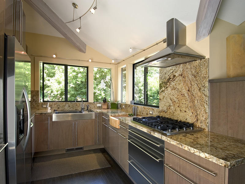 Использование камня на кухне - это не только очень стильно, но и практично
