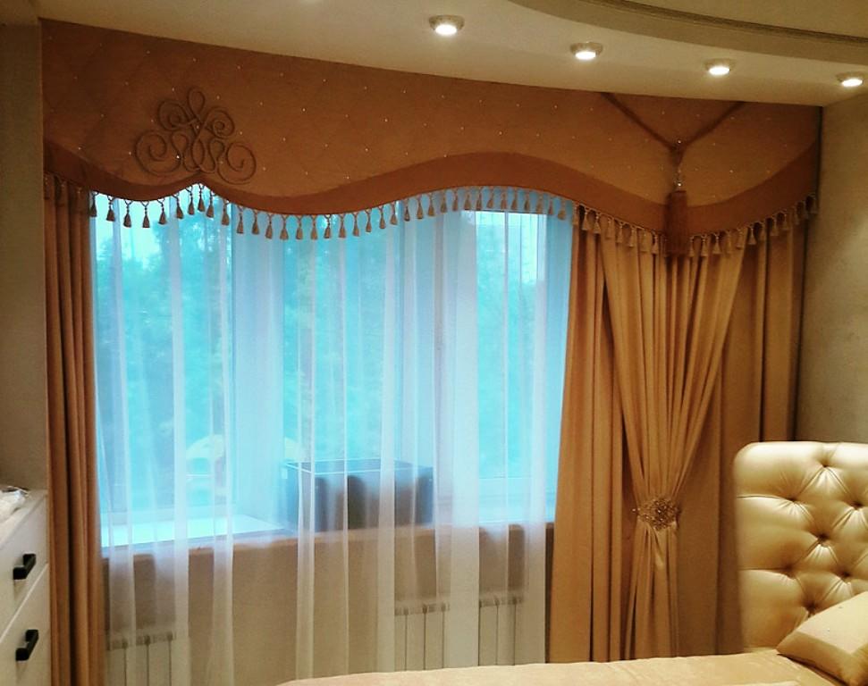 Создать красивые ламбрекены на шторы можно самостоятельно в домашних условиях
