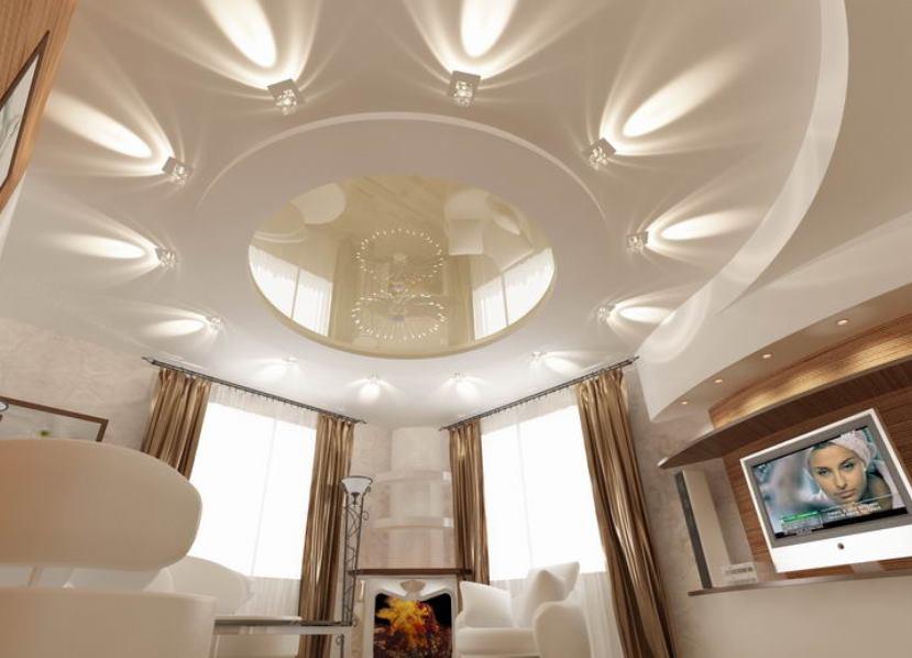 Для того чтобы гостиная выглядела стильно, дизайн гипсокартонного потолка должен совпадать с дизайном комнаты