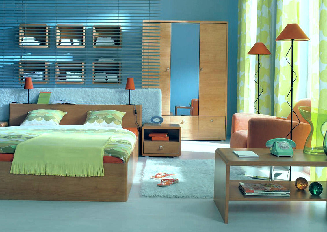 Выбирая определенный оттенок синего цвета для оформления спальни, следует обязательно учитывать качество освещения в комнате 