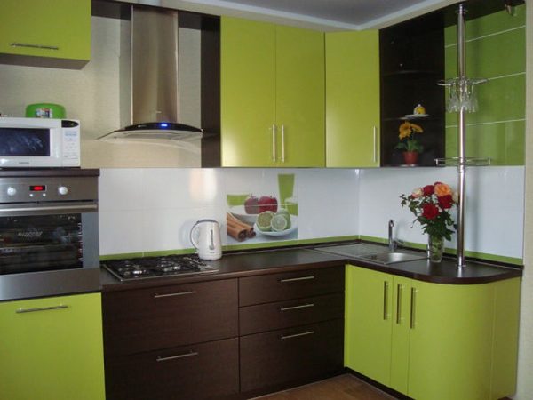 Двухцветный гарнитур для кухни