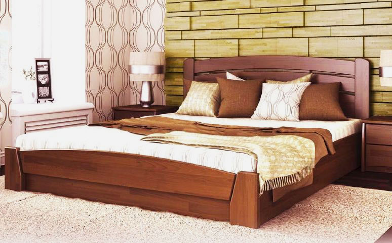 Фото двуспальной деревянной кровати