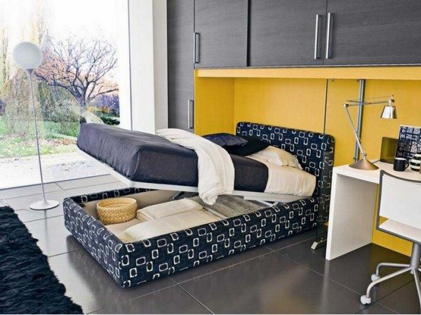 Кровать – основной элемент спальни, который способен еще таить в себе функциональную часть для распределения различных вещей.