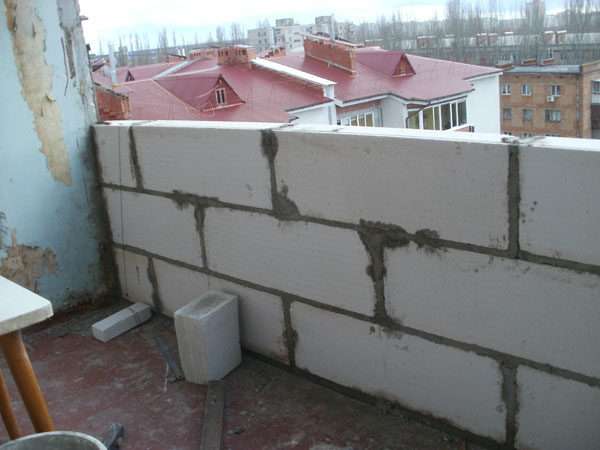 На балконах и лоджиях желательно использовать блоки марки не ниже D400 На балконах и лоджиях желательно использовать блоки марки не ниже D400