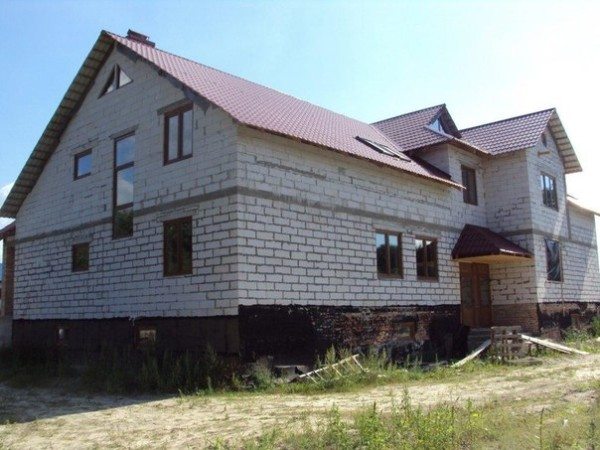 Возведение загородного дома из пеноблока Возведение загородного дома из пеноблока