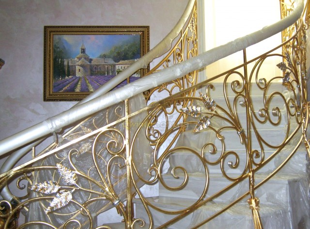 Позолоченная лестница