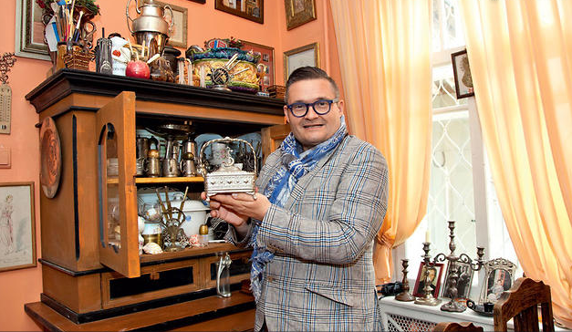 Александр Васильев в своём доме в Литве