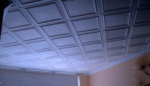 Как правильно клеить потолочную плитку: учимся делать ремонт потолка недорого. 02