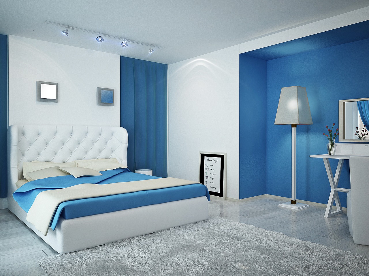 Разные типы освещения в сине-белой спальне