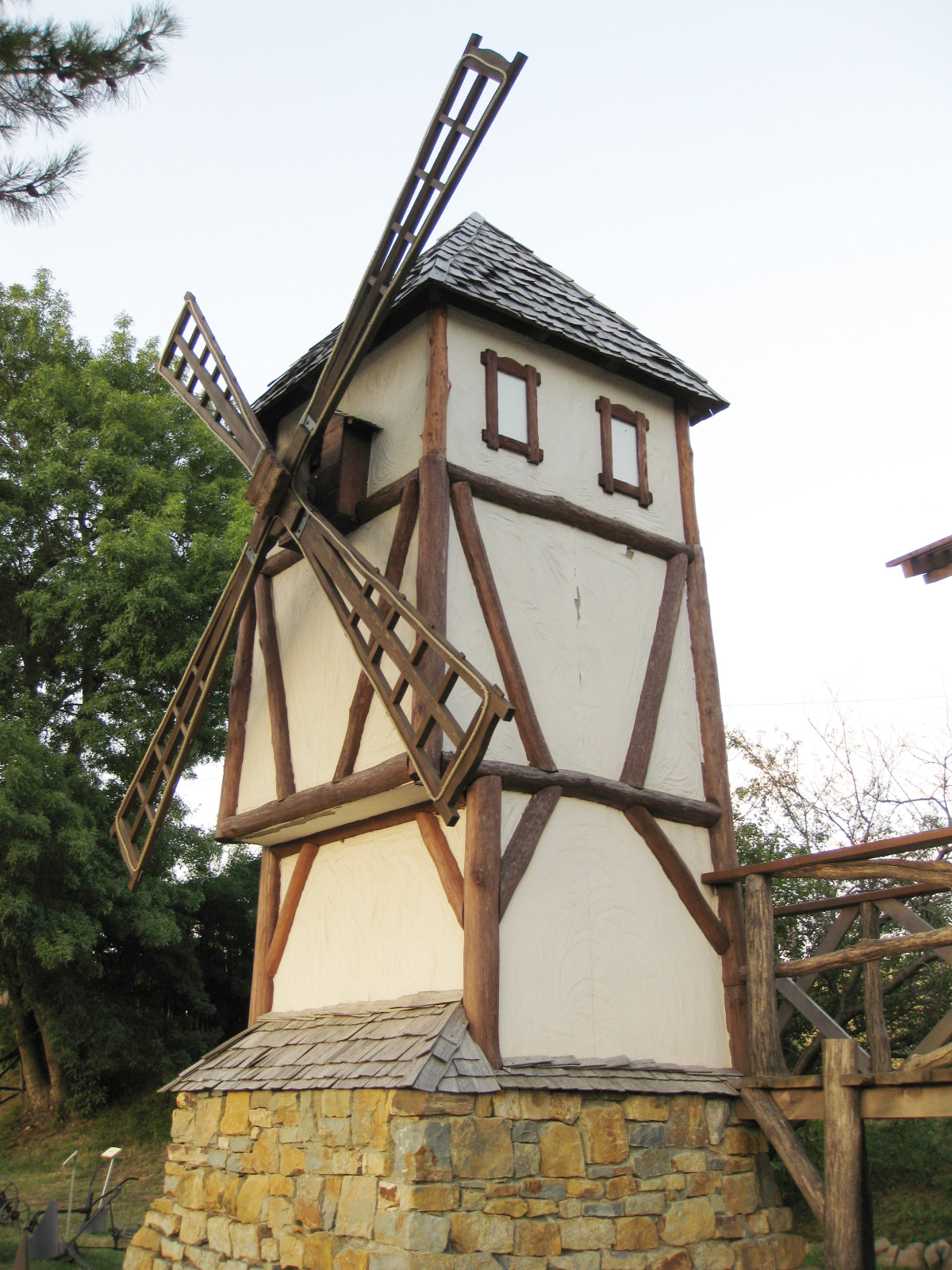 Мельница на участке в баварском стиле
