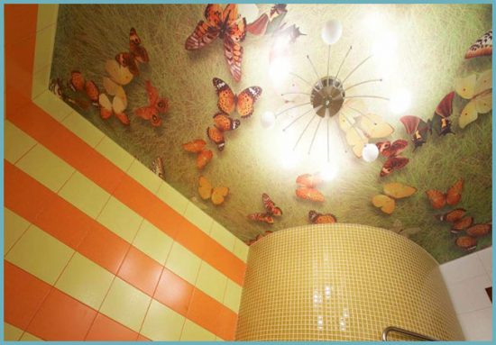 оригинальный потолок в ванной