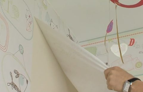 Флизелиновая основа при снятии обоев остается на месте Флизелиновая основа при снятии обоев остается на месте