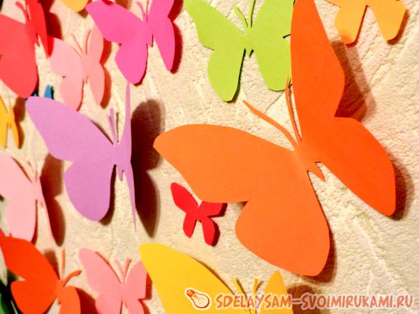 украшение из бабочек на стену