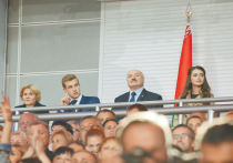 Коля Лукашенко появился на публике в компании загадочной девушки