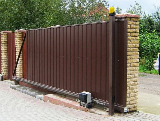 Консольная балка расположена внизу