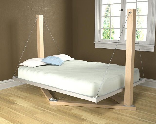 Необычная кровать подвесного типа
