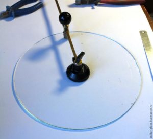 Как вырезать круг из стекла