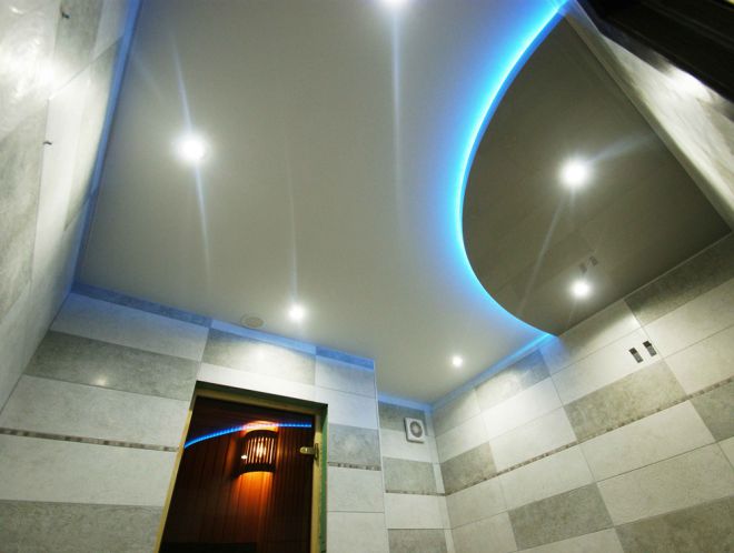 подвесной потолок в туалете