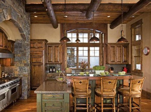Кухня с балками на потолке в деревенском стиле
